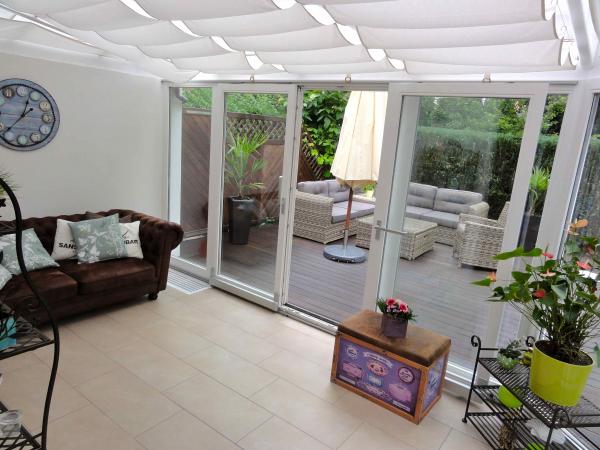 Besonders Wohnen mit Wintergarten !