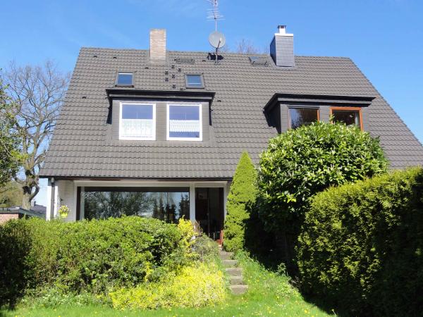 TRAUMLAGE UND GANZ VIEL PLATZ MIT GARAGE IM HAUS !